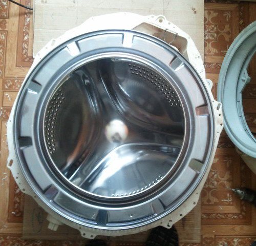 Что делать, если в стиральной машине болтается барабан